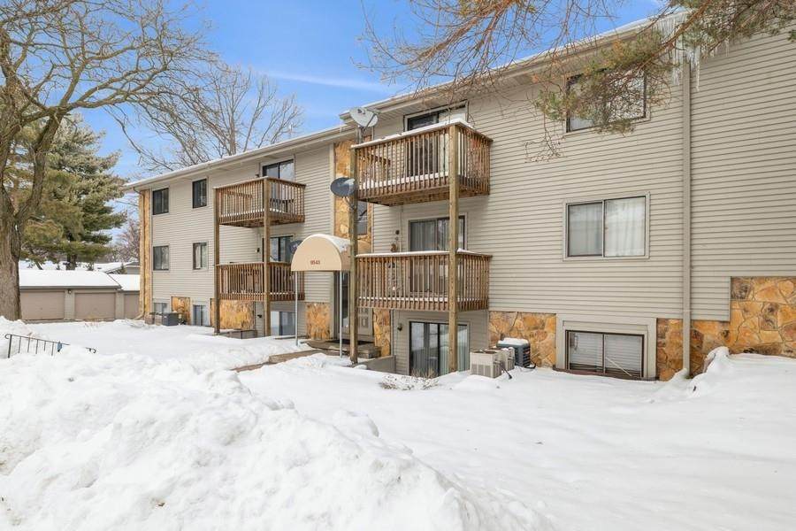 9543 University Avenue - Photo 1