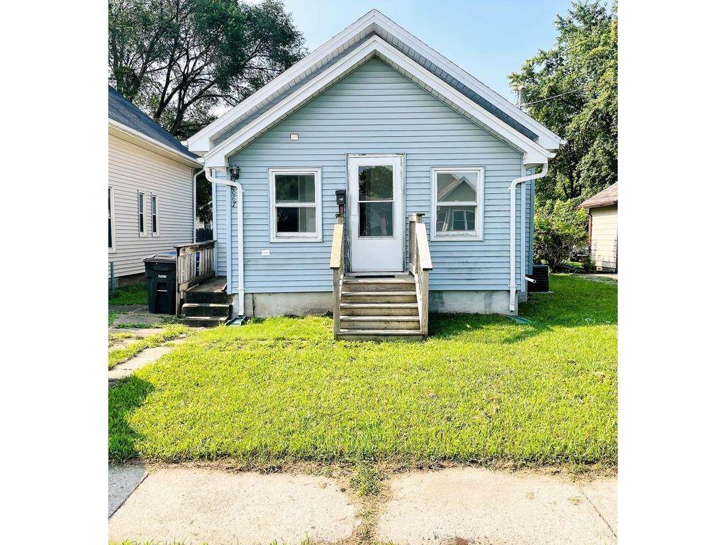 2067 Des Moines Street - Photo 1