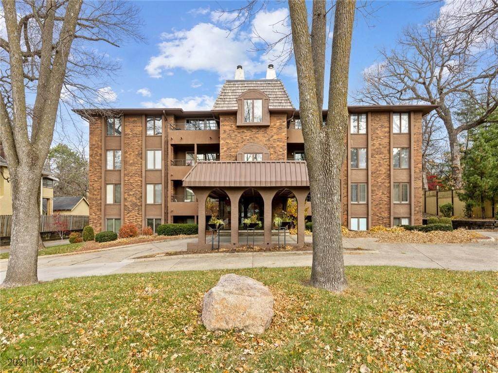 4323 Grand Avenue - Photo 1