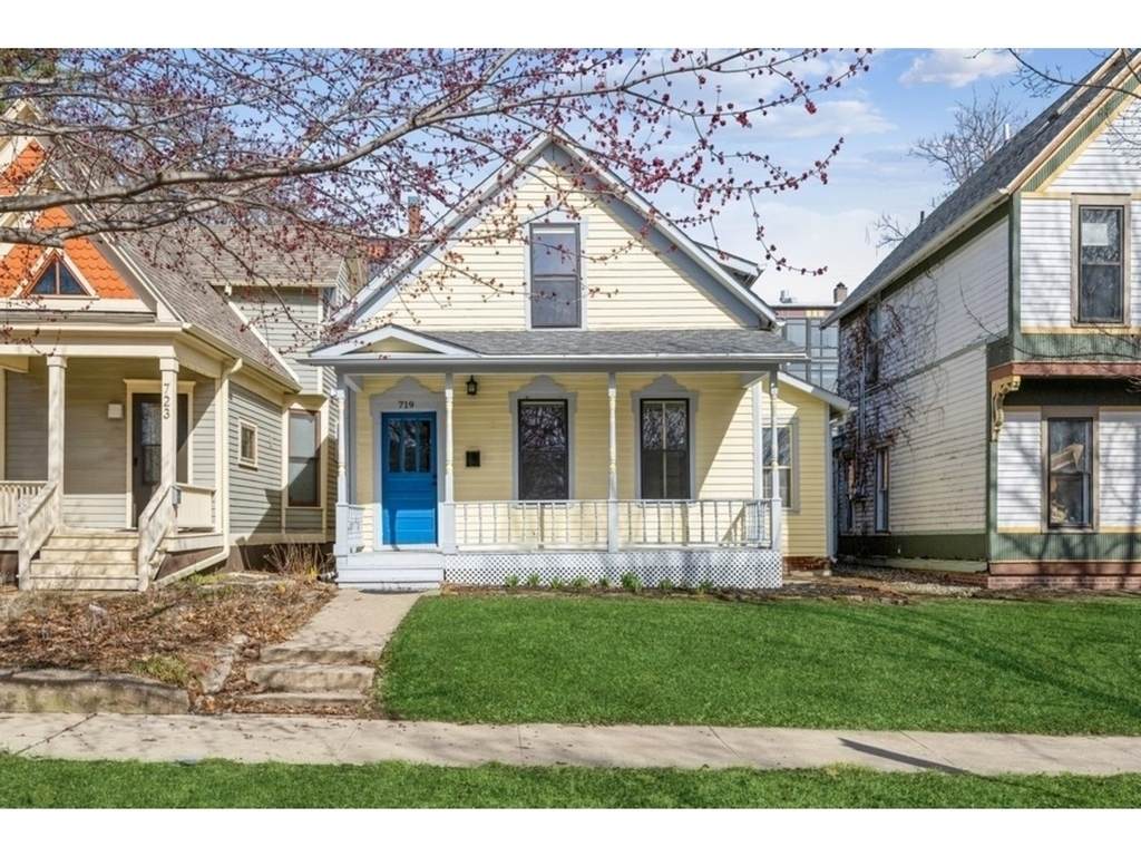 719 19th Street - Photo 1