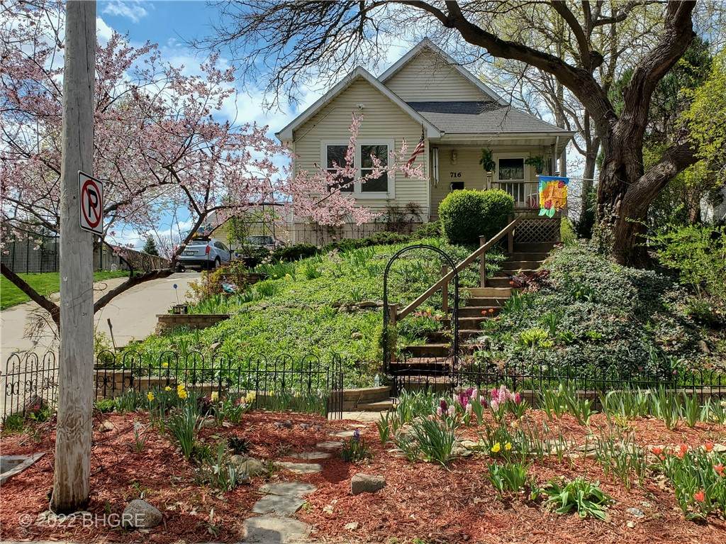716 26th Street - Photo 1