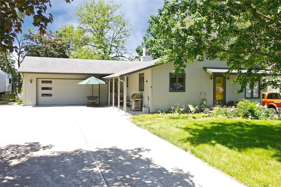 611 10th Street - Photo 1