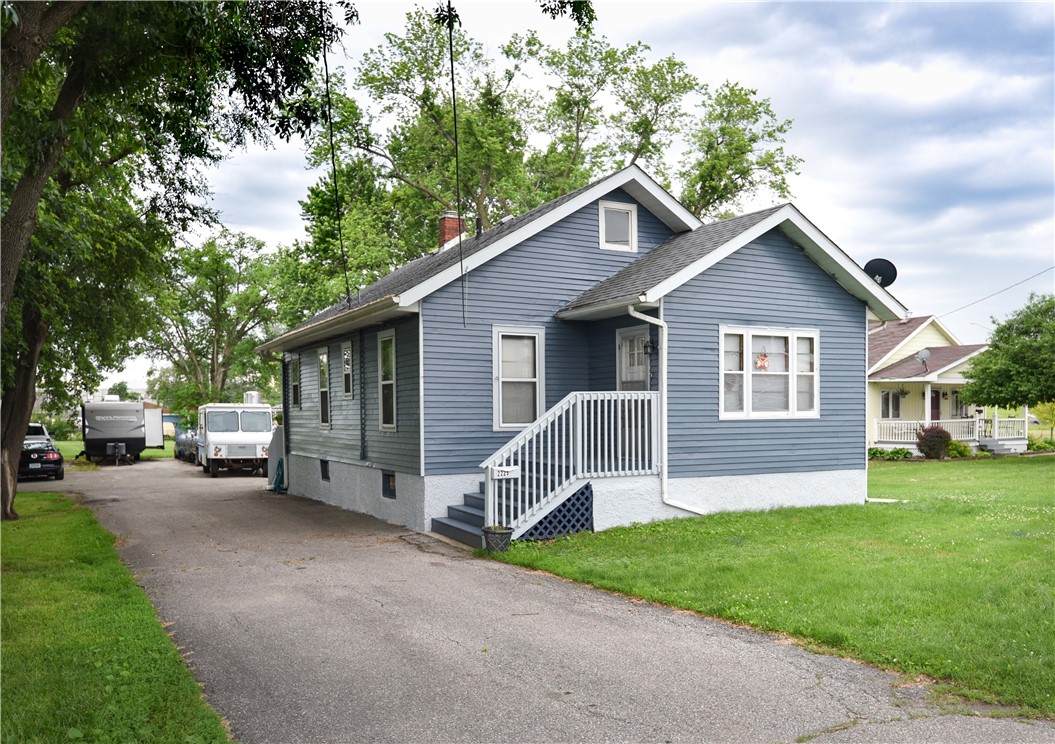 2225 Easton Boulevard - Photo 1