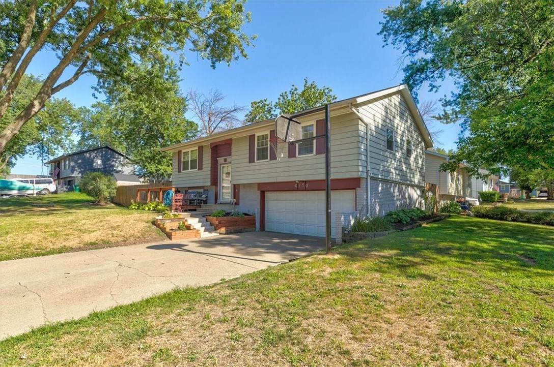 4370 Grandview Drive - Photo 1