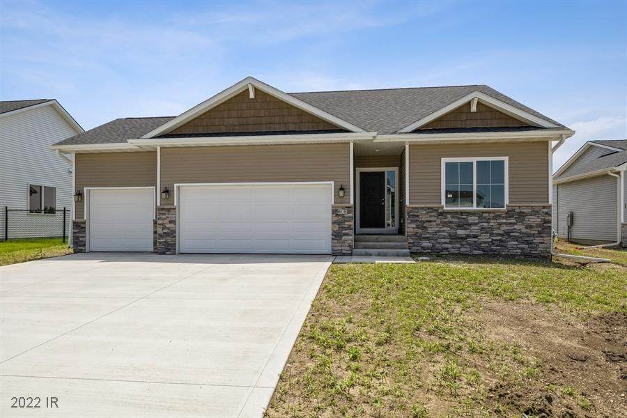 608 Oak Court - Photo 1