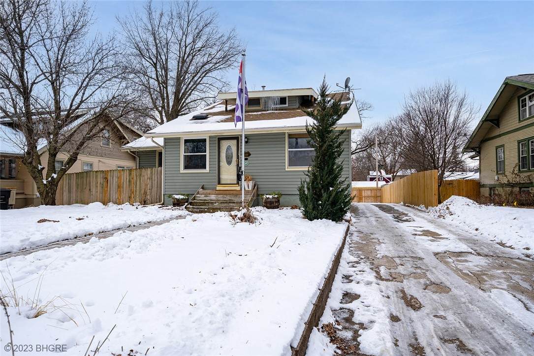1338 42nd Street - Photo 1