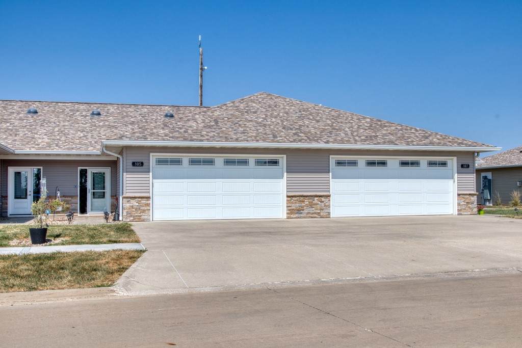 105 E Lincoln Avenue - Photo 1