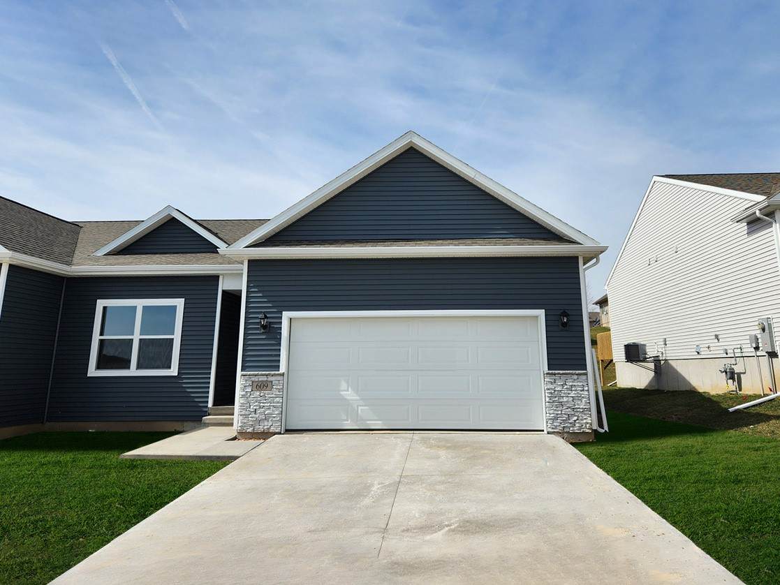 1054 Daisy Lane - Photo 1