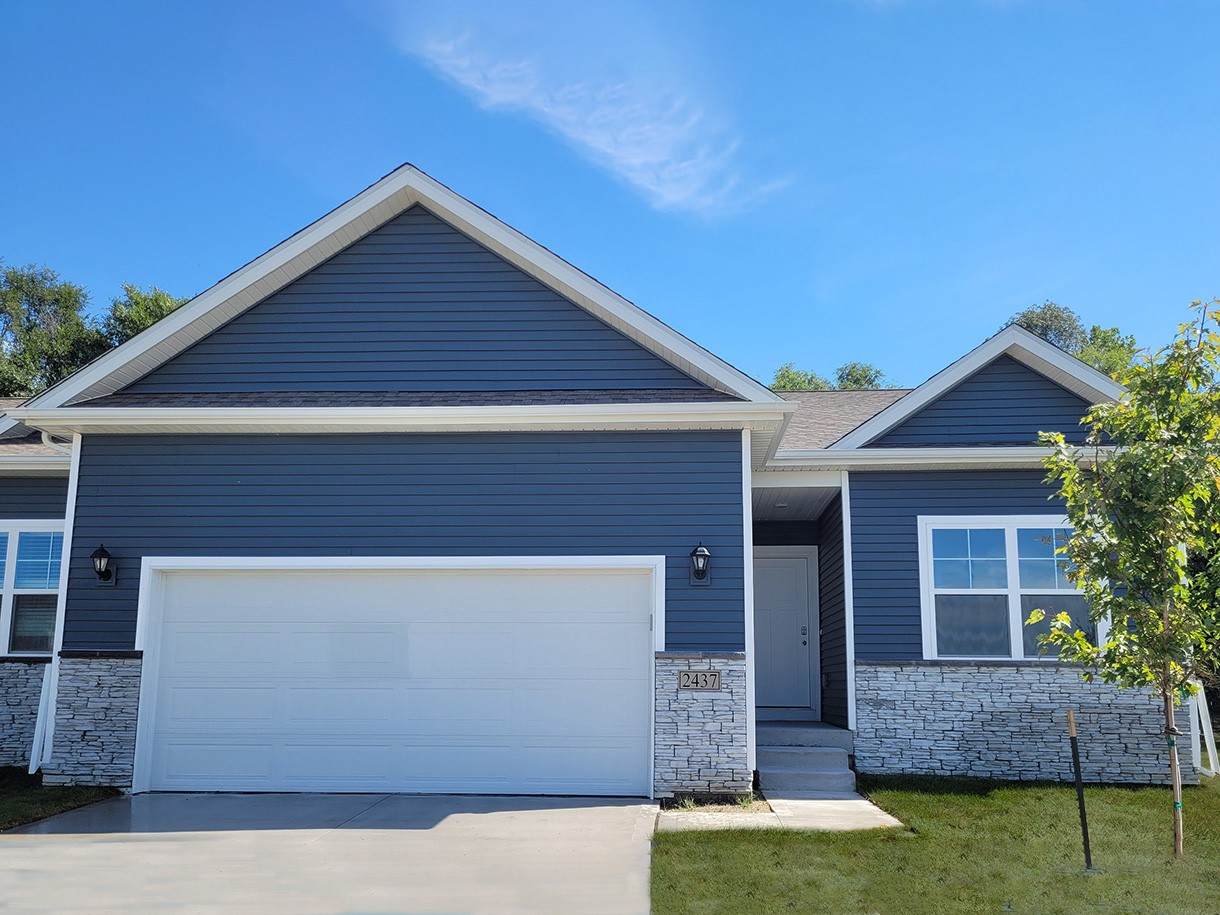 1056 Daisy Lane - Photo 1