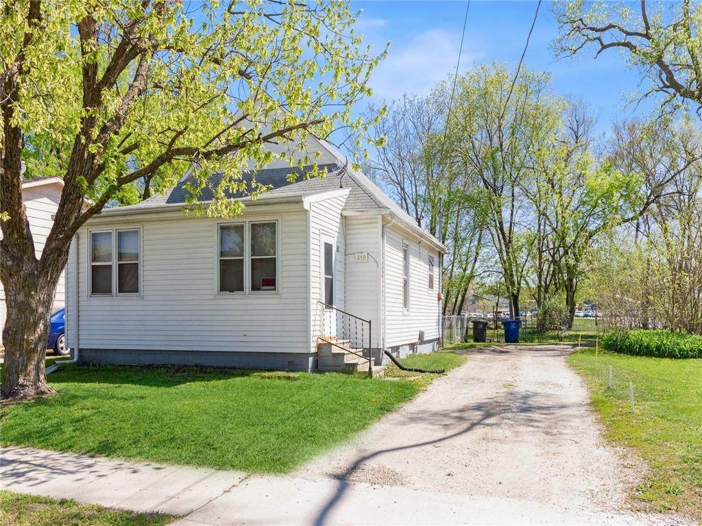 919 11th Street - Photo 1