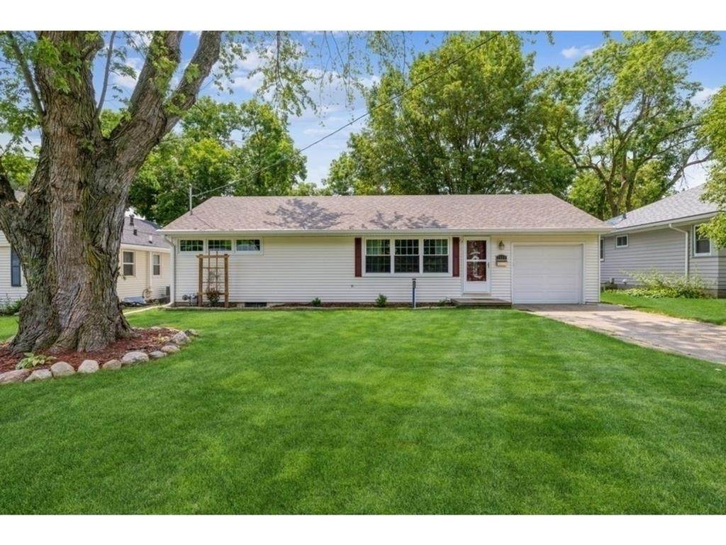 2324 Locust Street - Photo 1