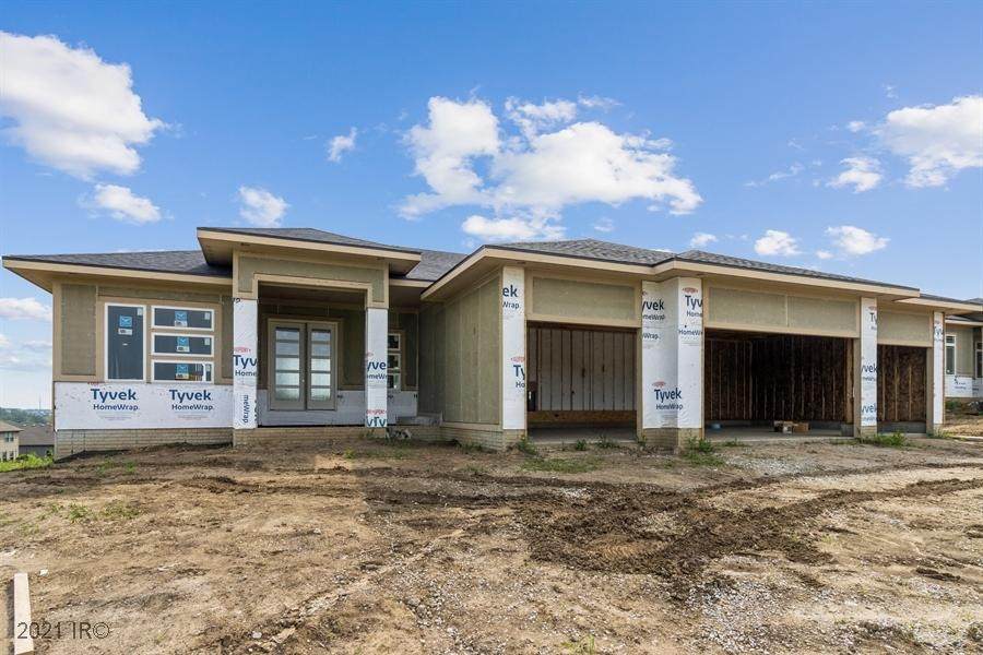 4915 162nd Street - Photo 1