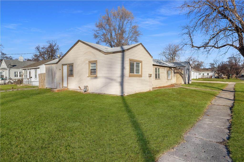 2250 Garfield Avenue - Photo 1