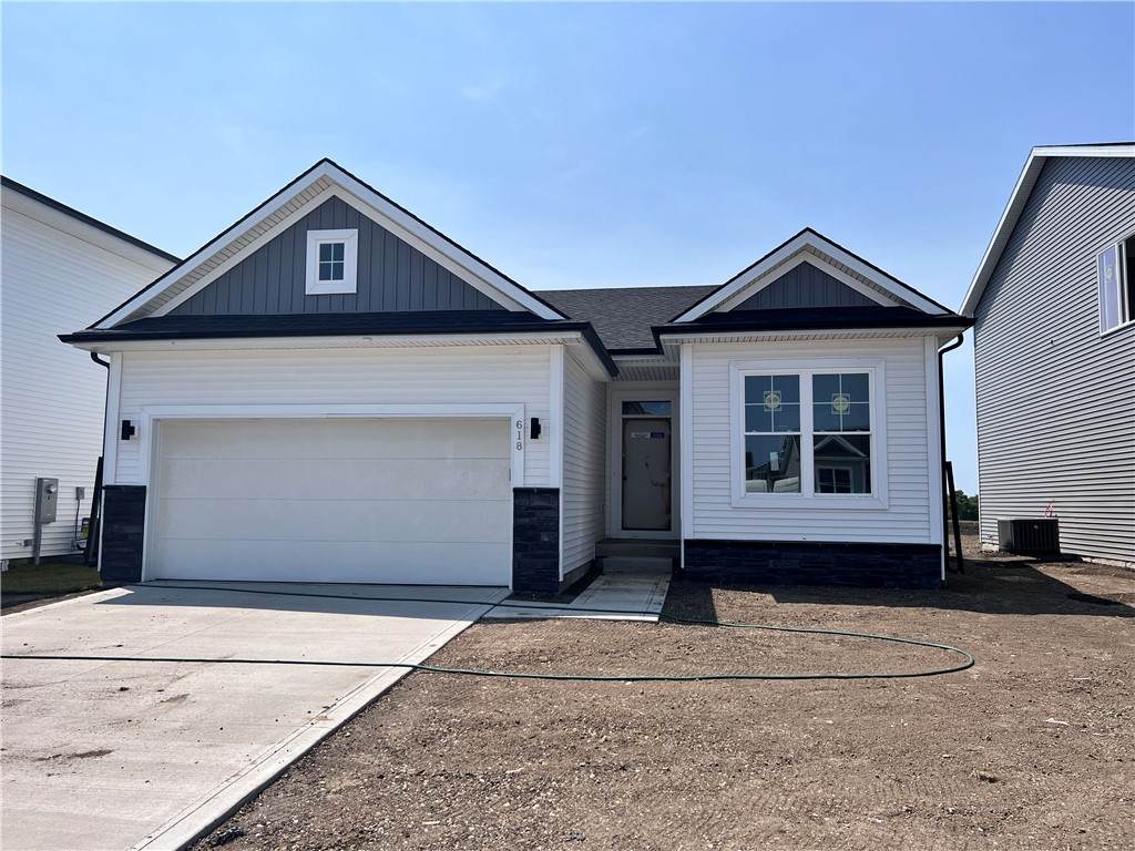 618 Hunter Drive - Photo 1