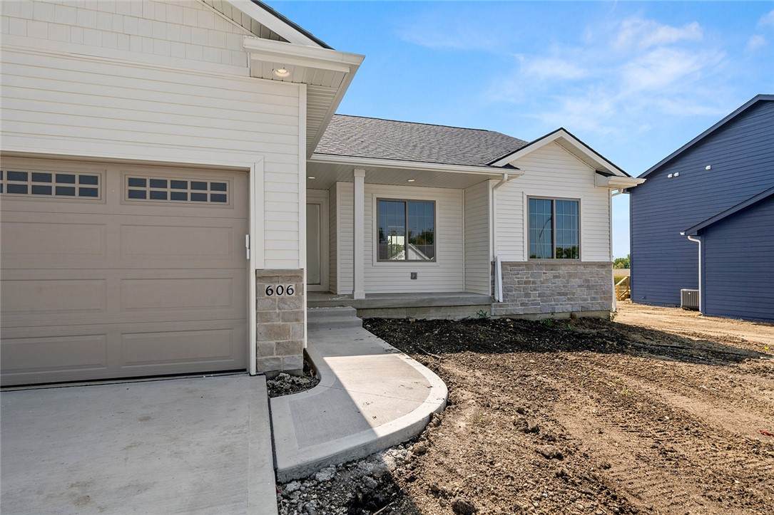 606 Vista Lake Avenue - Photo 1
