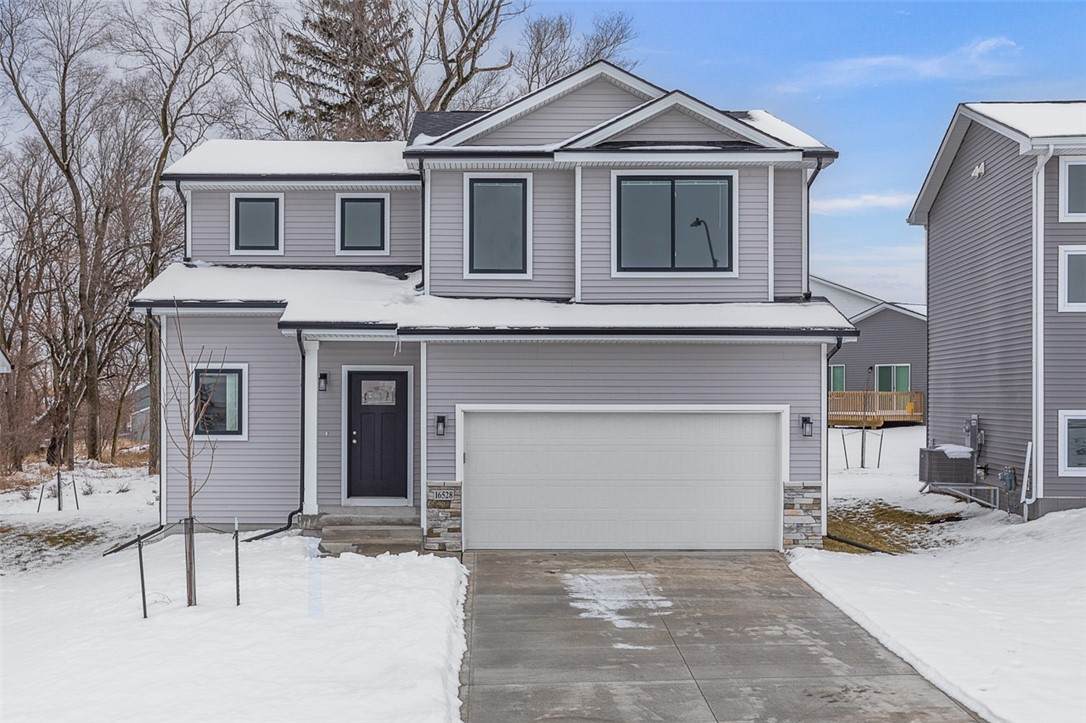 16528 Oakwood Drive - Photo 1