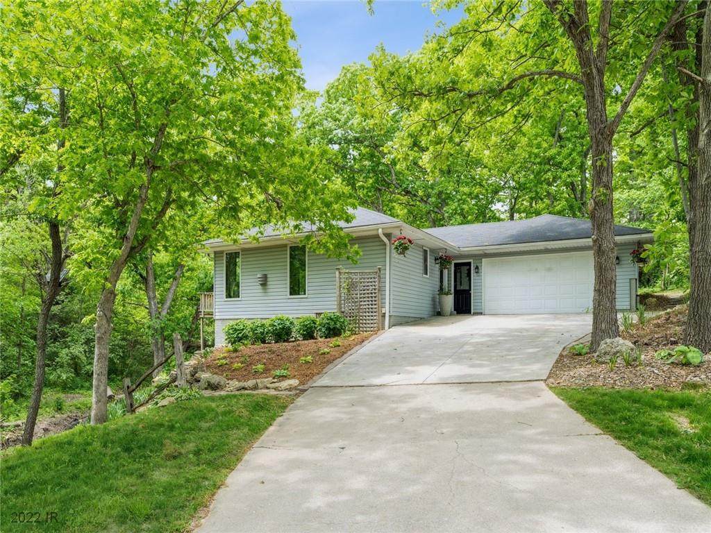 2512 Larson Street - Photo 1