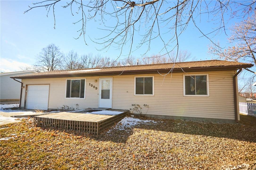 1009 8th Street - Photo 1