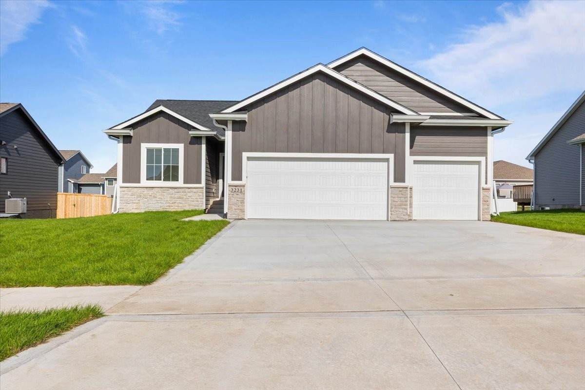 3231 27th Circle - Photo 1