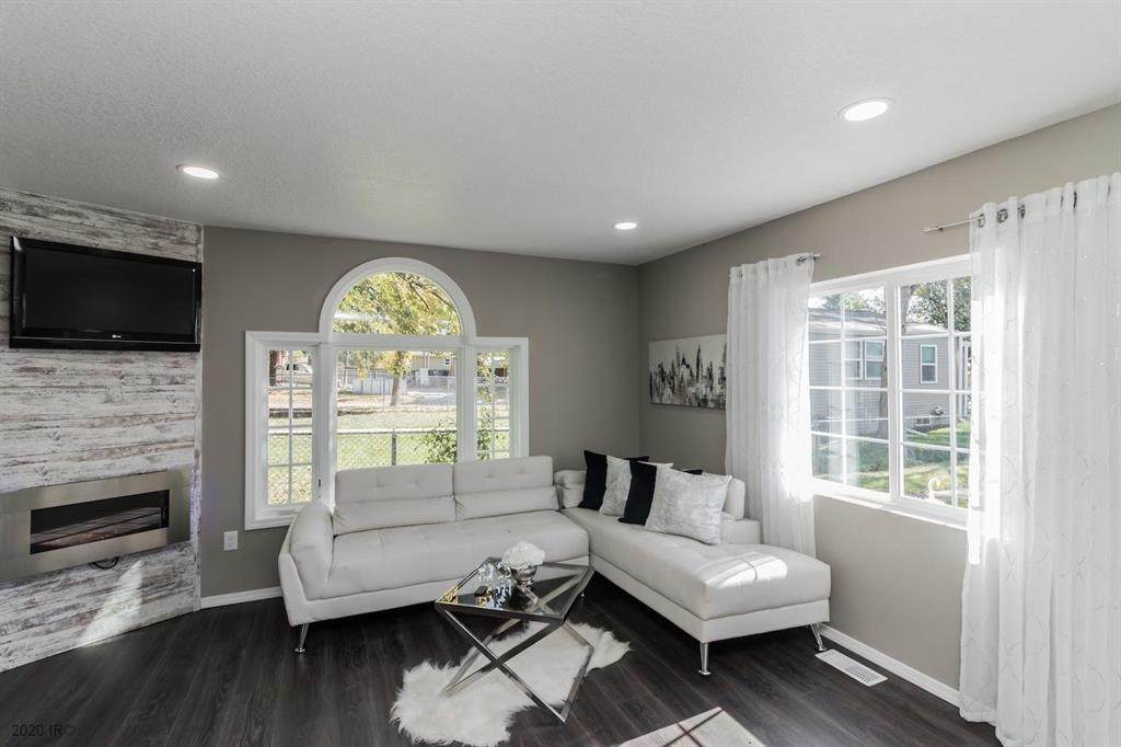 2740 Des Moines Street - Photo 1