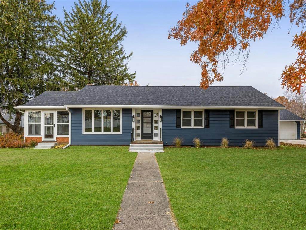 602 Sunset Drive - Photo 1