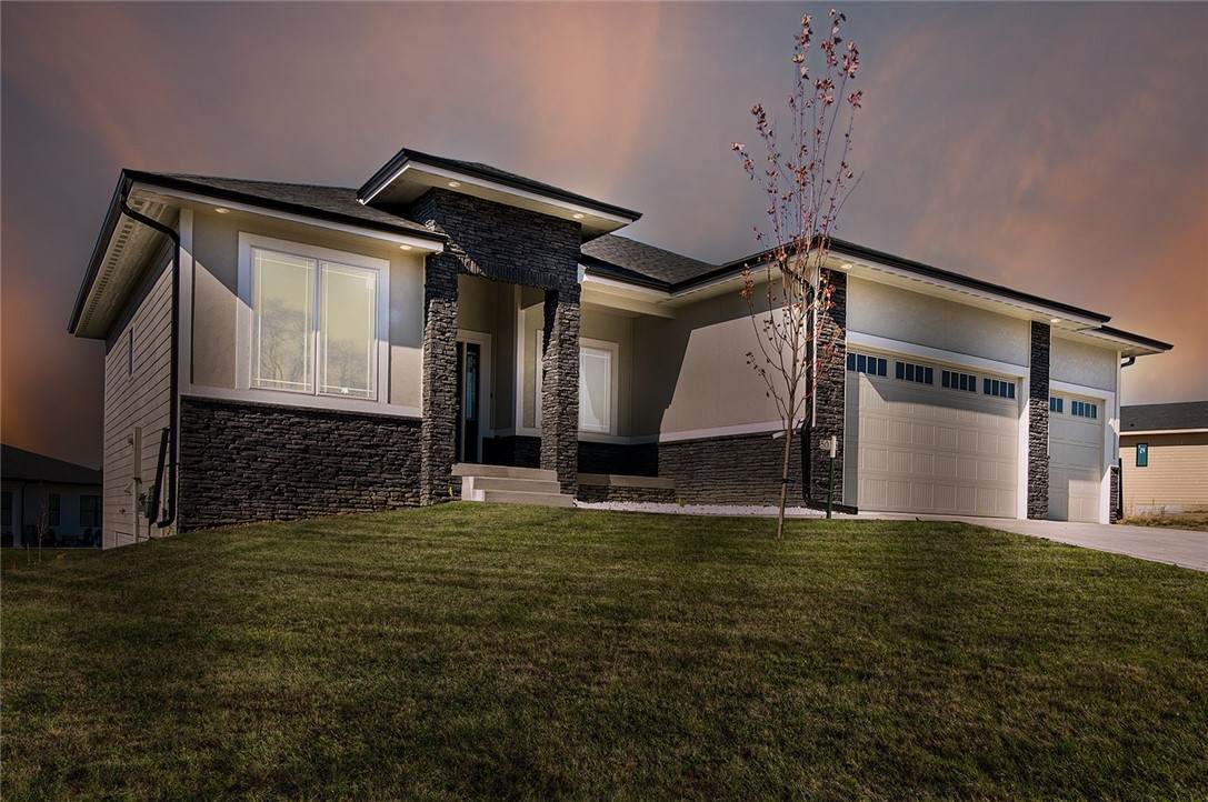 5016 152nd Street - Photo 1