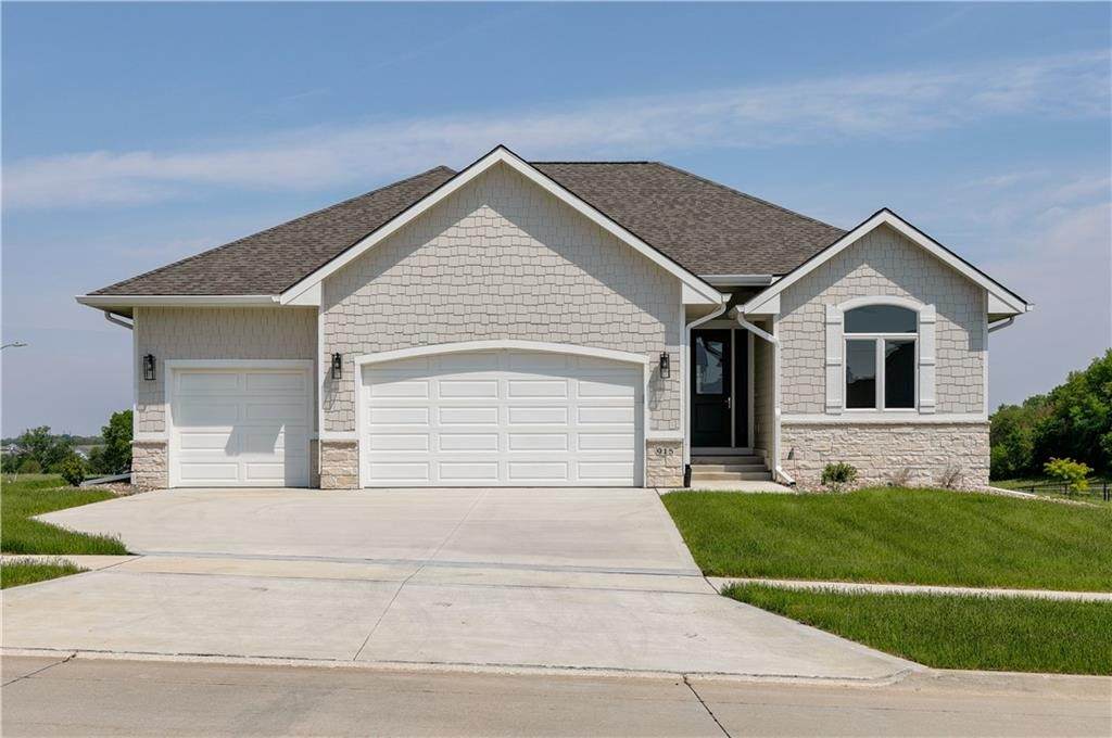 915 Chestnut Drive - Photo 1