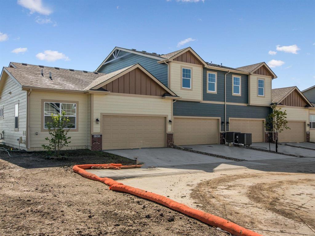 1305 Campus Lane - Photo 1