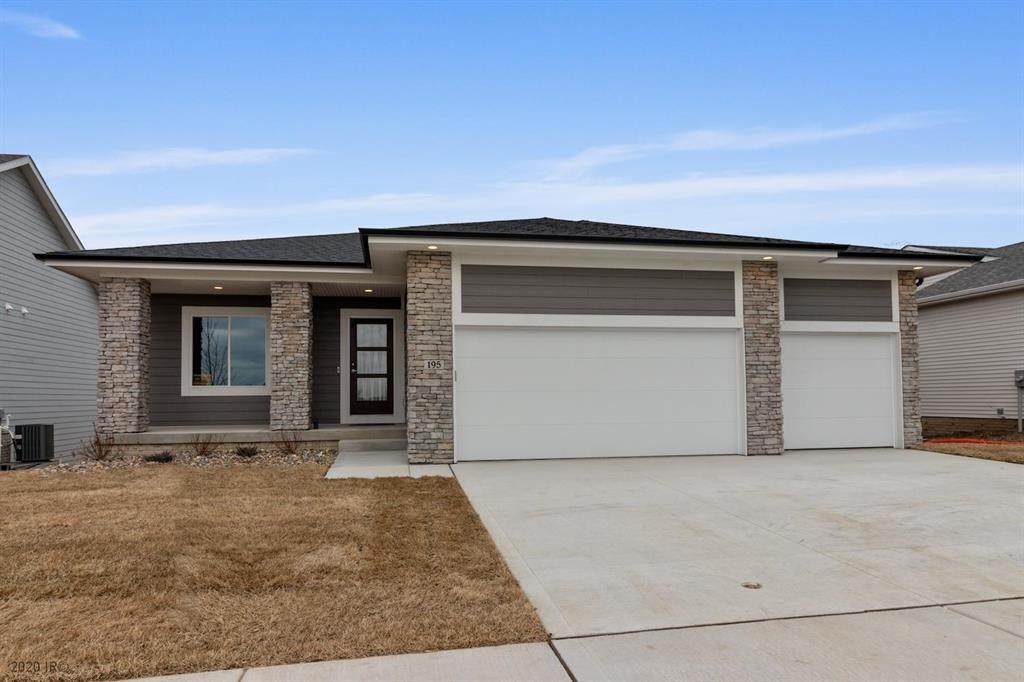 195 Bailey Circle - Photo 1