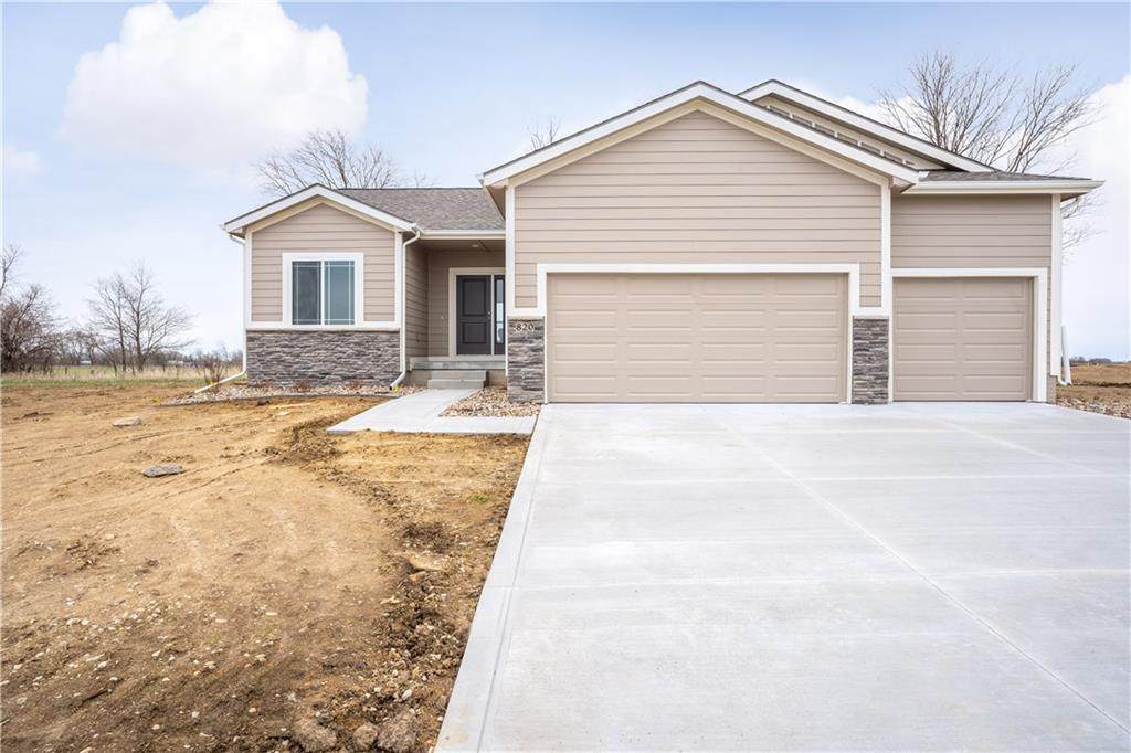820 Sandstone Point - Photo 1