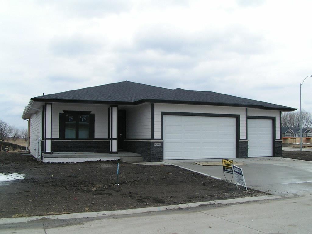 9094 Hayden Drive - Photo 1