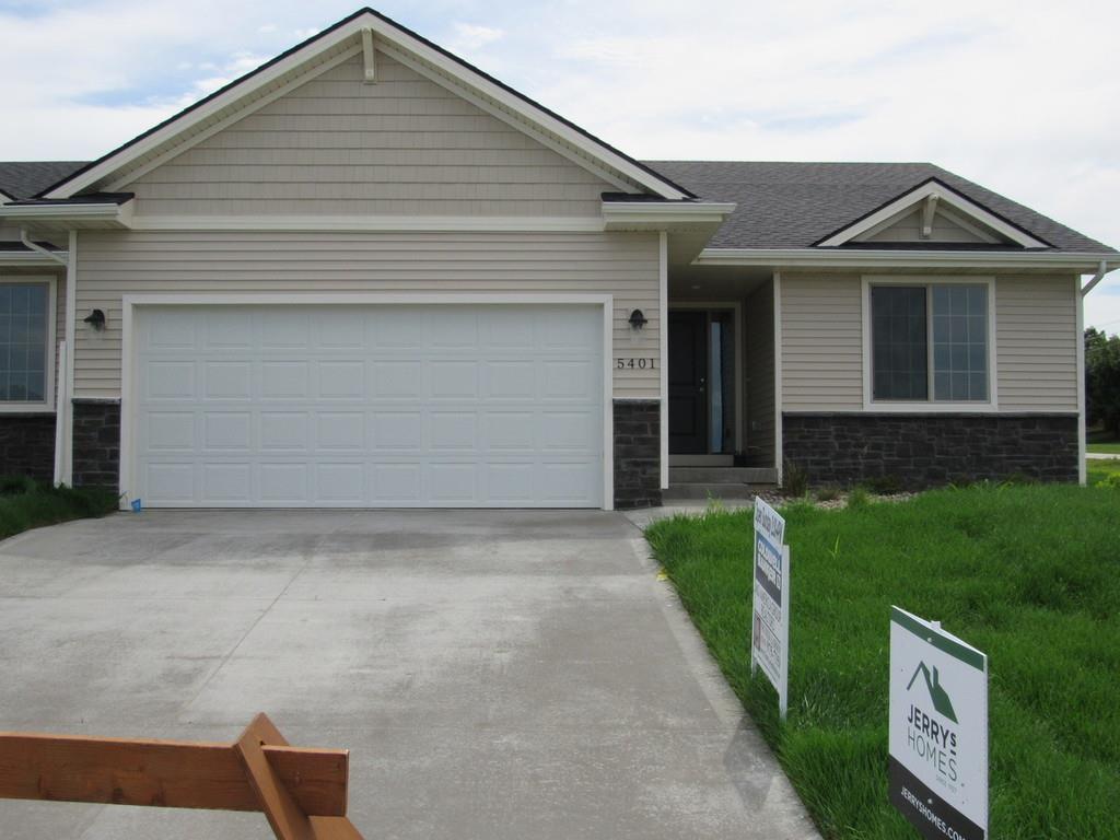 5401 Briarwood Drive - Photo 1