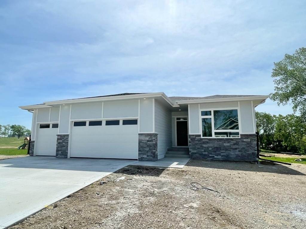 5015 153rd Street - Photo 1