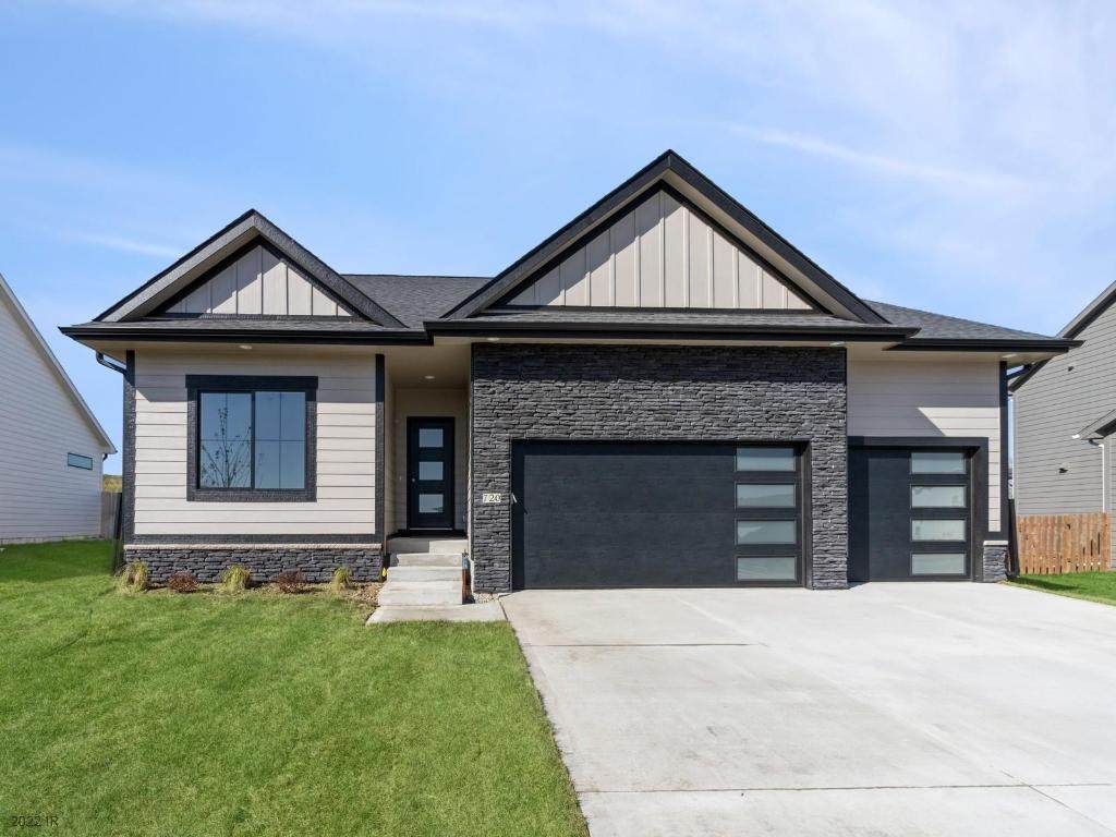 720 Badger Lane - Photo 1
