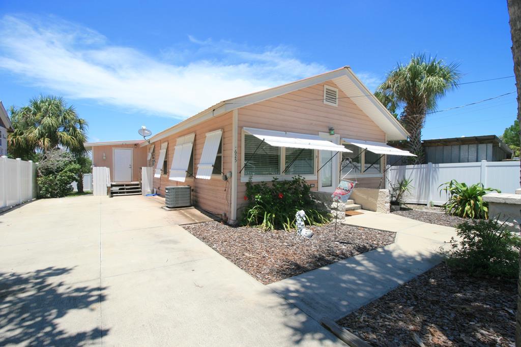 625 6th Street - Photo 1