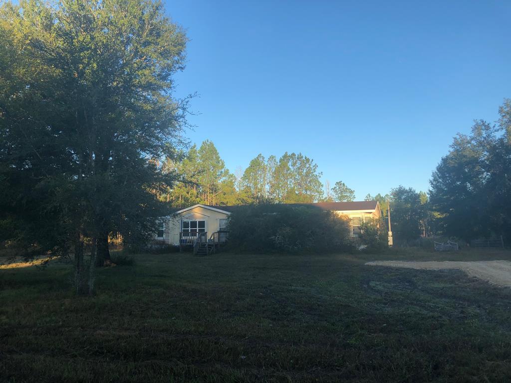 623 158 St - Photo 1