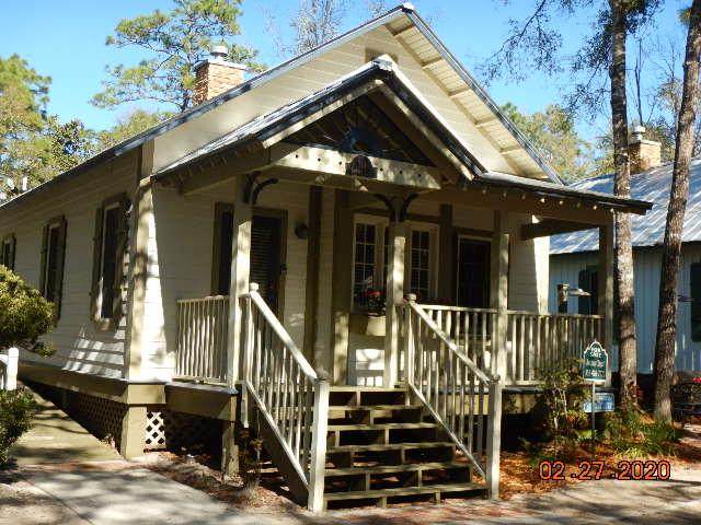 313 Lisette Lane Ne - Photo 1