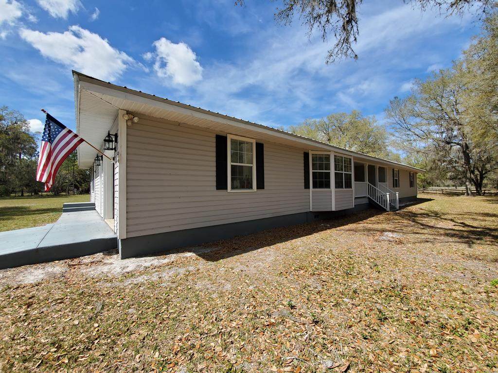 128 326th Avenue - Photo 1