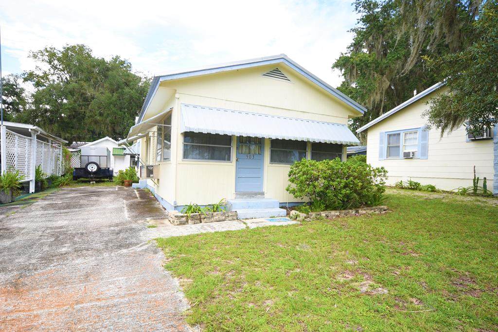 903 Riverside Dr - Photo 1