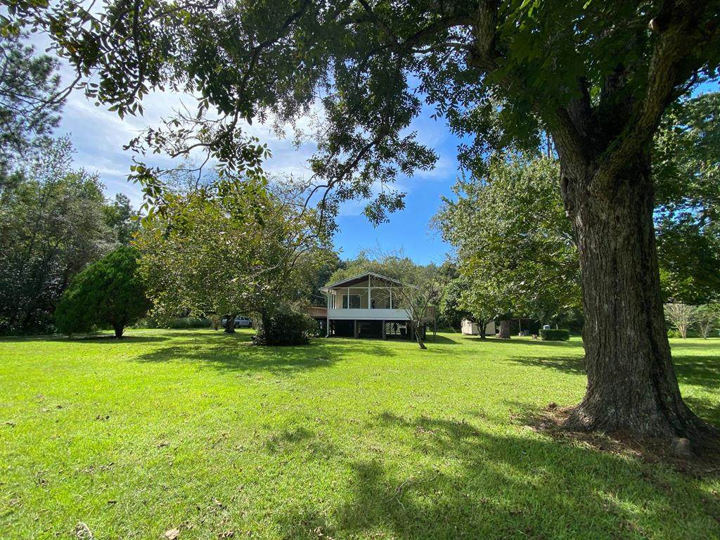 4218 282 St - Photo 1