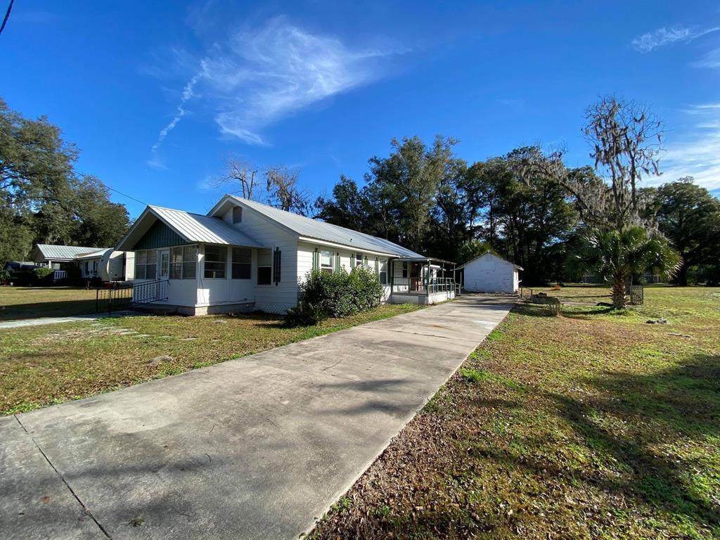 708 2 St - Photo 1