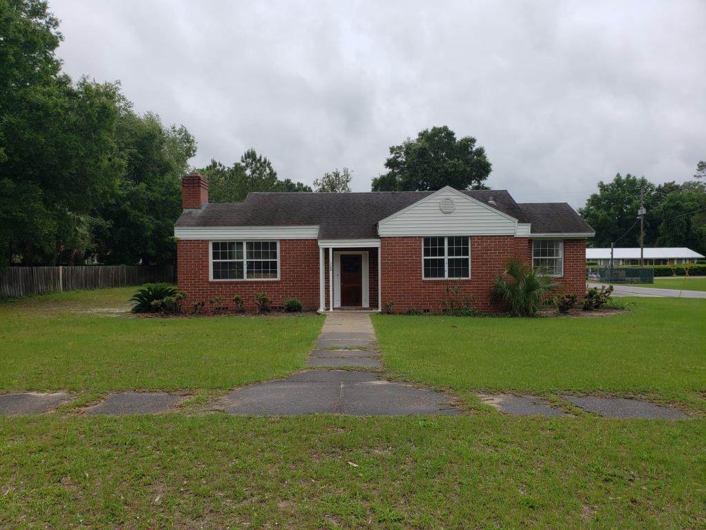 208 Plant Ave - Photo 1