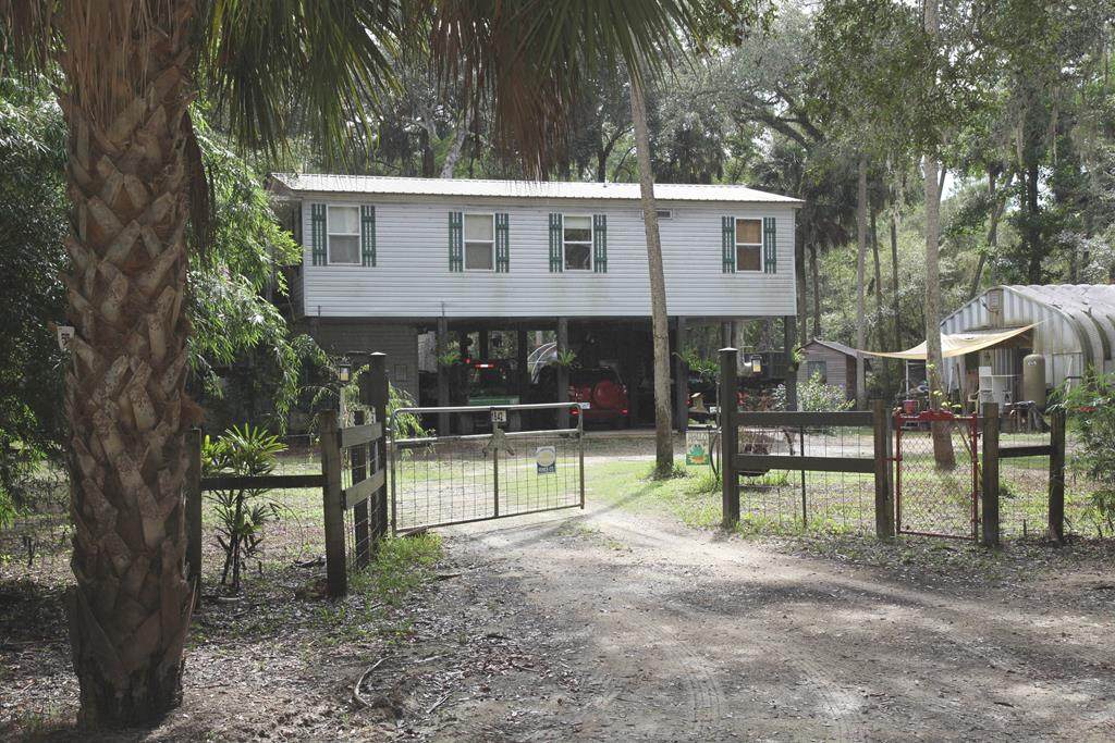 1842 River Rd - Photo 1