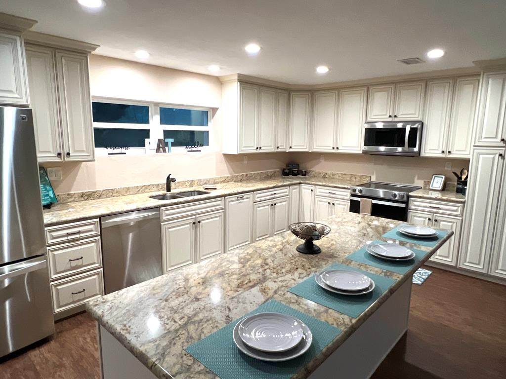 16217 Andrews Cir - Photo 1