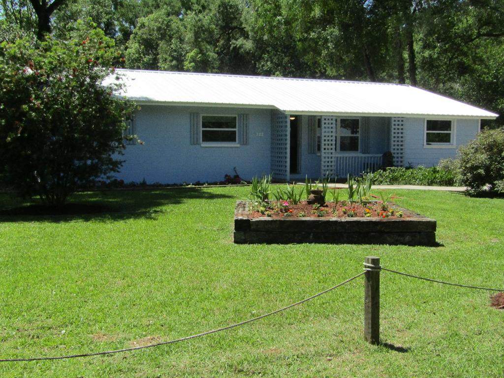 722 4th Ave - Photo 1