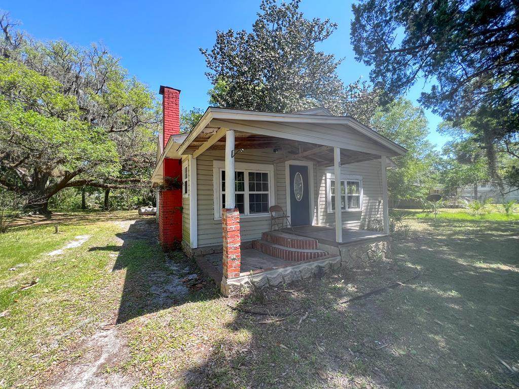 233 271st St - Photo 1