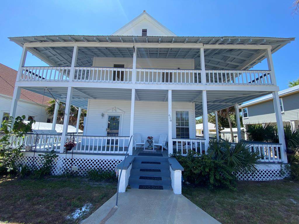658 4th St - Photo 1