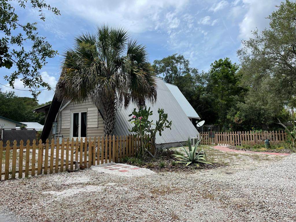 16751 Hodges Ave - Photo 1