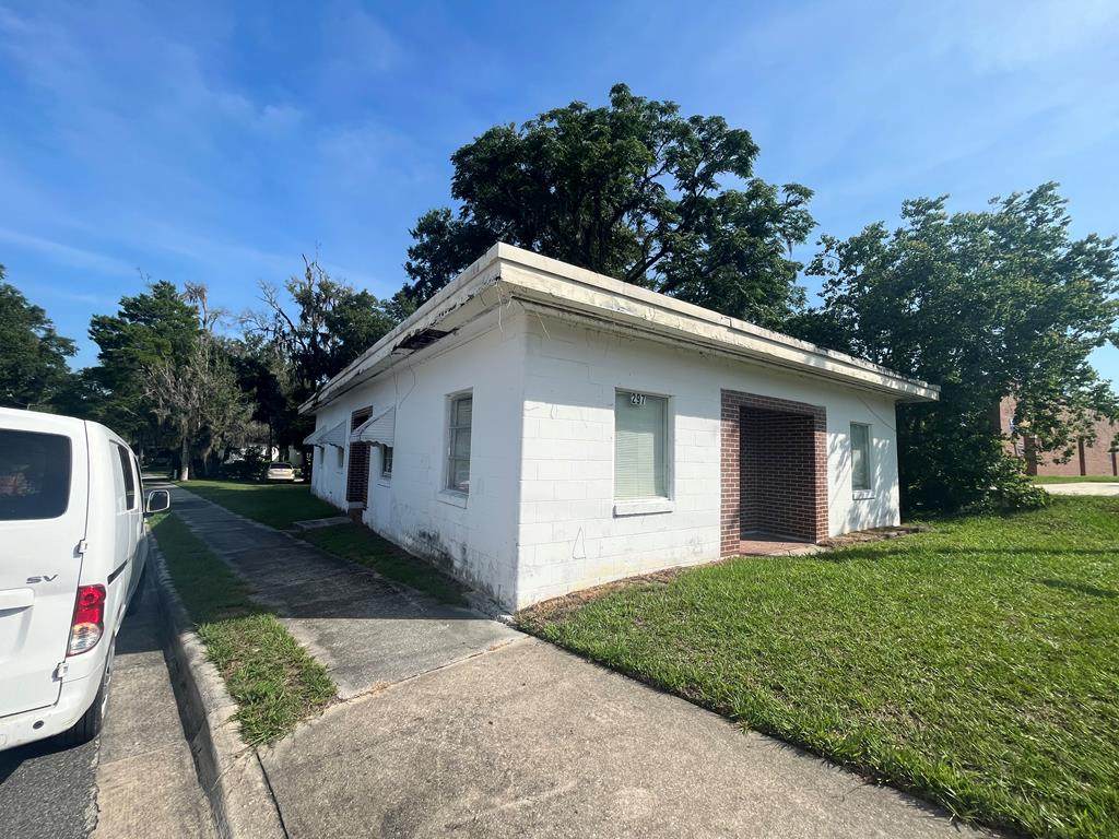295 Court St - Photo 1