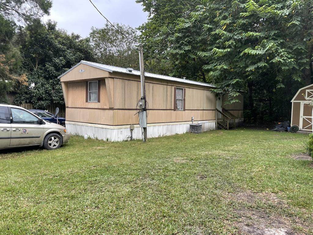 161 Rowland Blvd - Photo 1